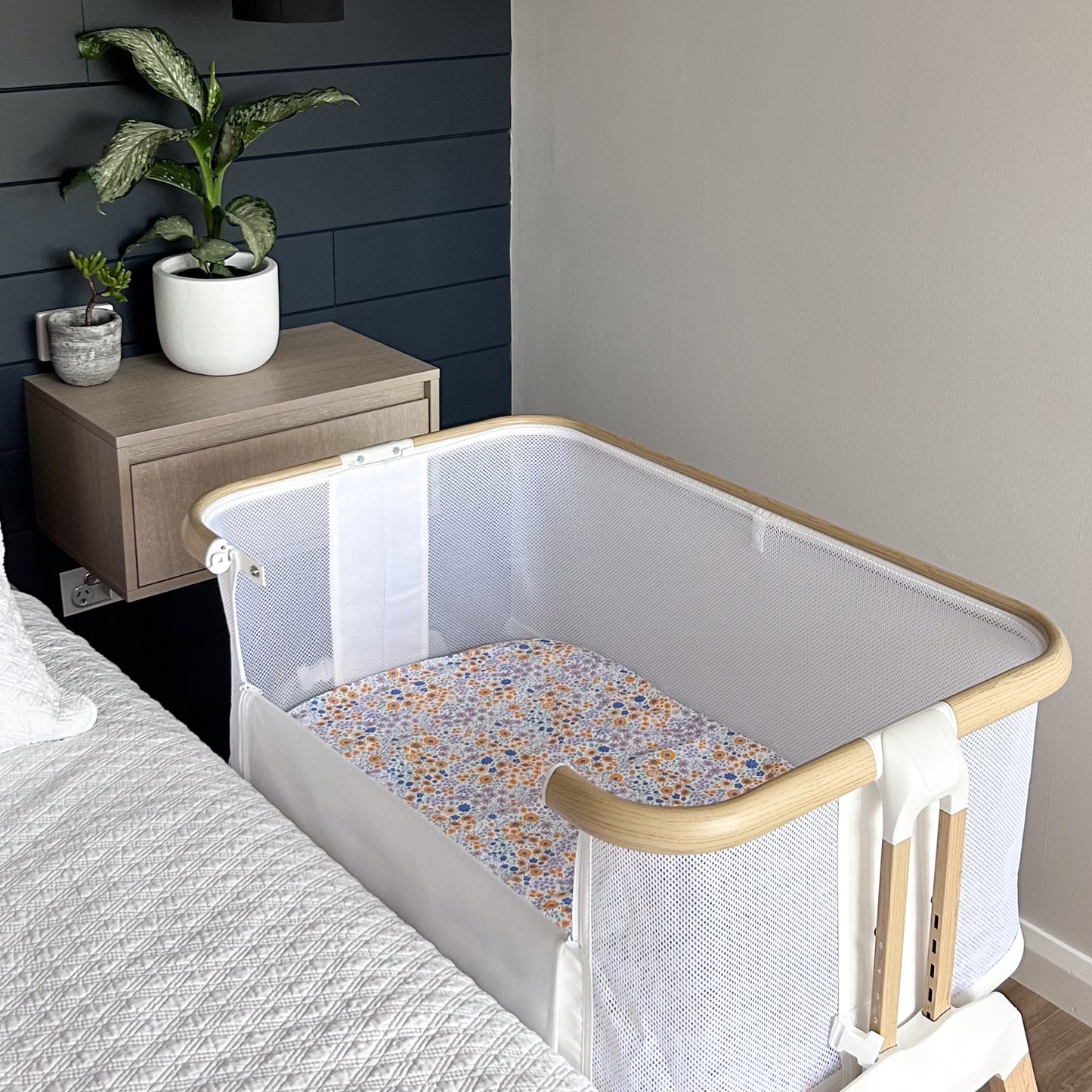 Co-Sleeper Bassinet / Change Pad Waterproof Sheet - Summer Flowers
