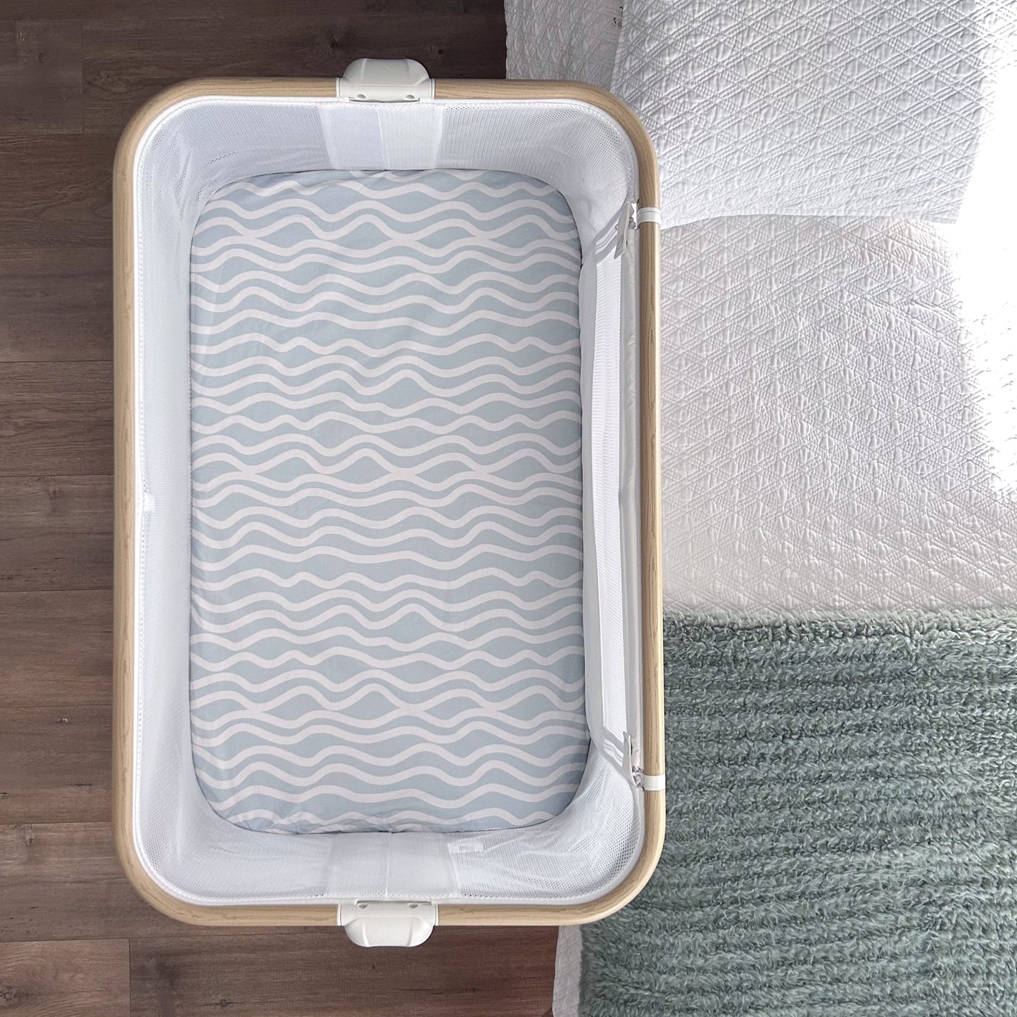 Co-Sleeper Bassinet / Change Pad Waterproof Sheet - Bright Waves
