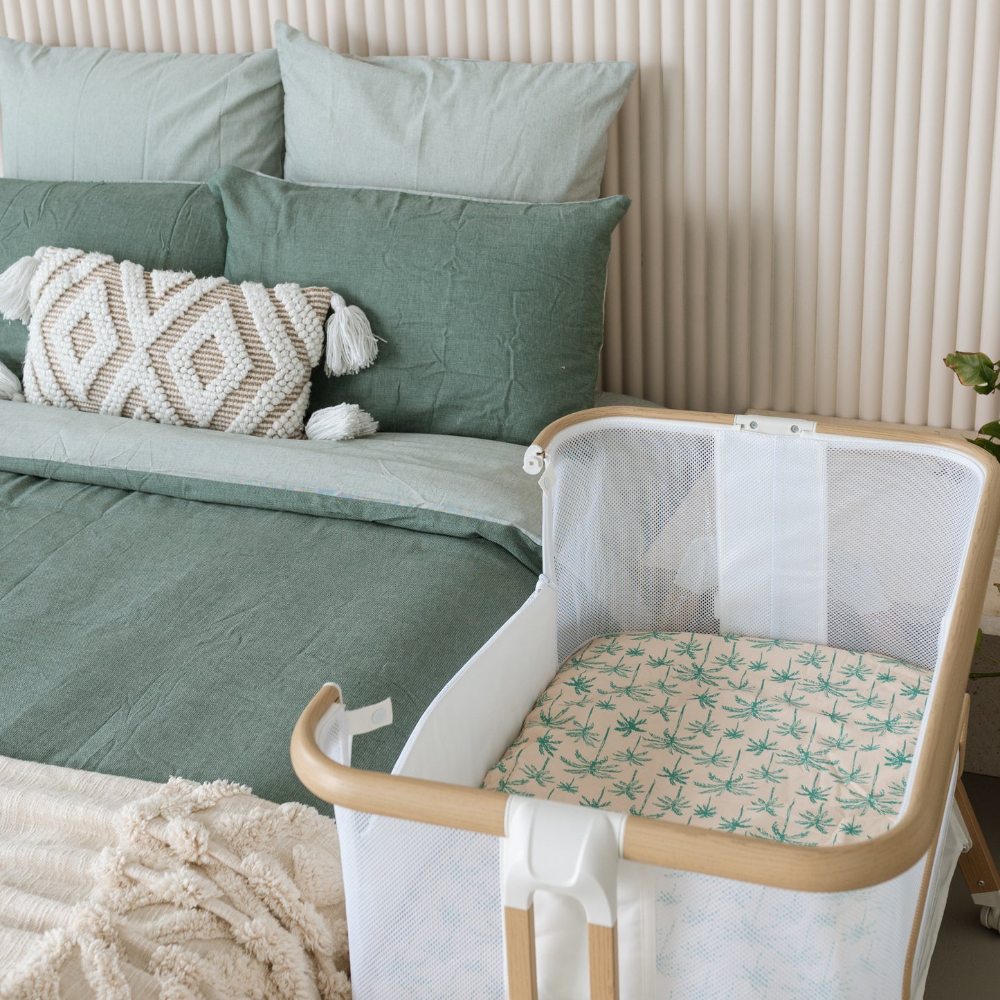 Co-Sleeper Bassinet / Change Pad Waterproof Sheet - Green Palms